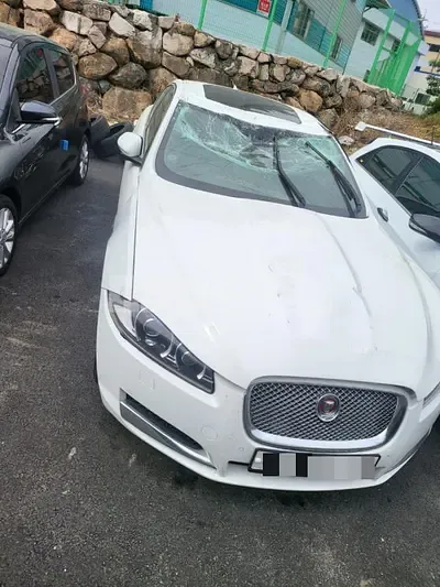 Photo 1 of 7: 2015 Jaguar XF 3.0 d, VIN SAJAA0547FNU82055 — Korean insurance auction