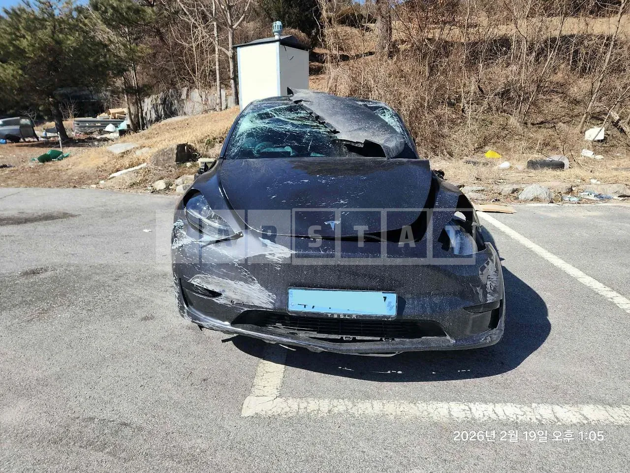 Photo 2 of 18: 2025 Tesla Model Y, VIN LRWYGCFS0SC933517 — Korean insurance auction