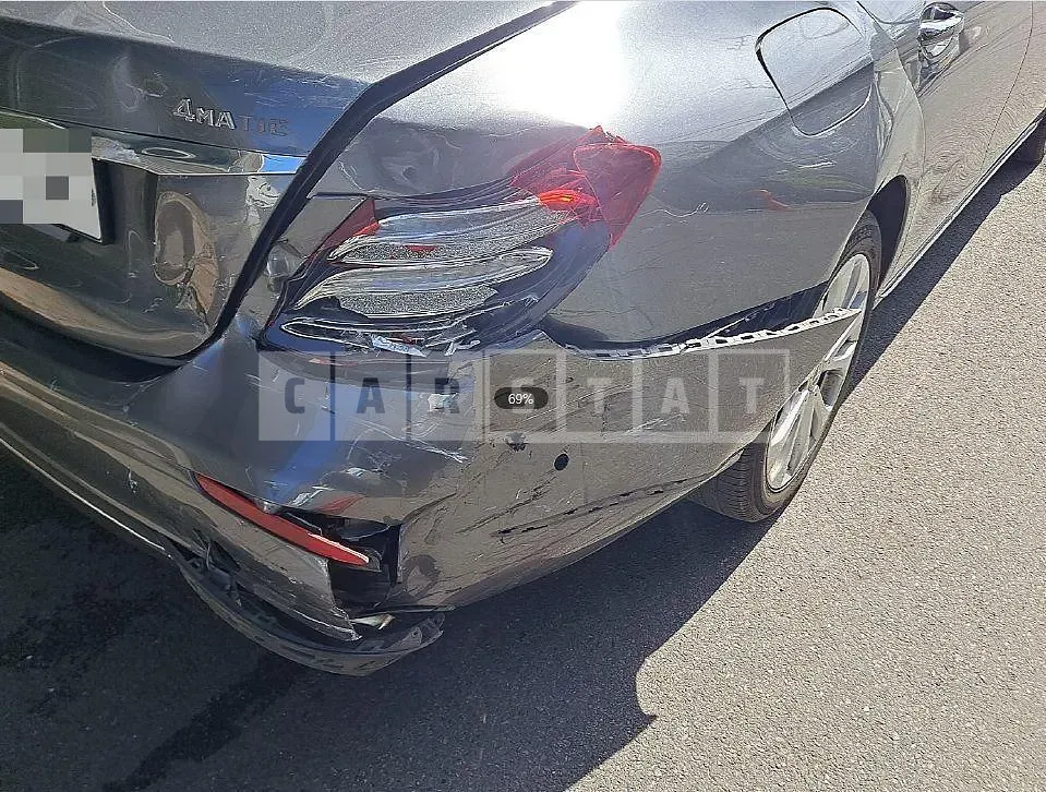 Photo 2 of 5: 2017 Mercedes-Benz E300 — Korean insurance auction