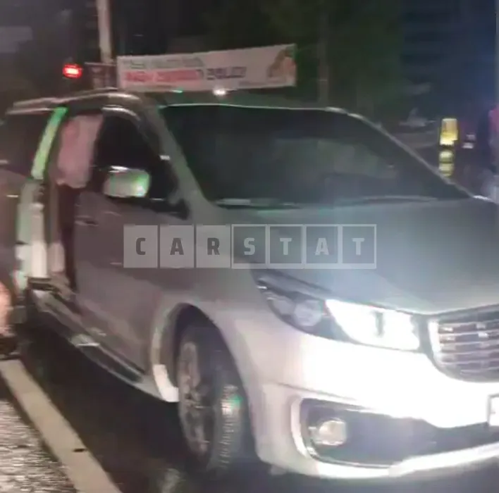 Photo 2 of 2: 2018 Kia Carnival Limousine, VIN KNAMB81ABJS348930 — Korean insurance auction