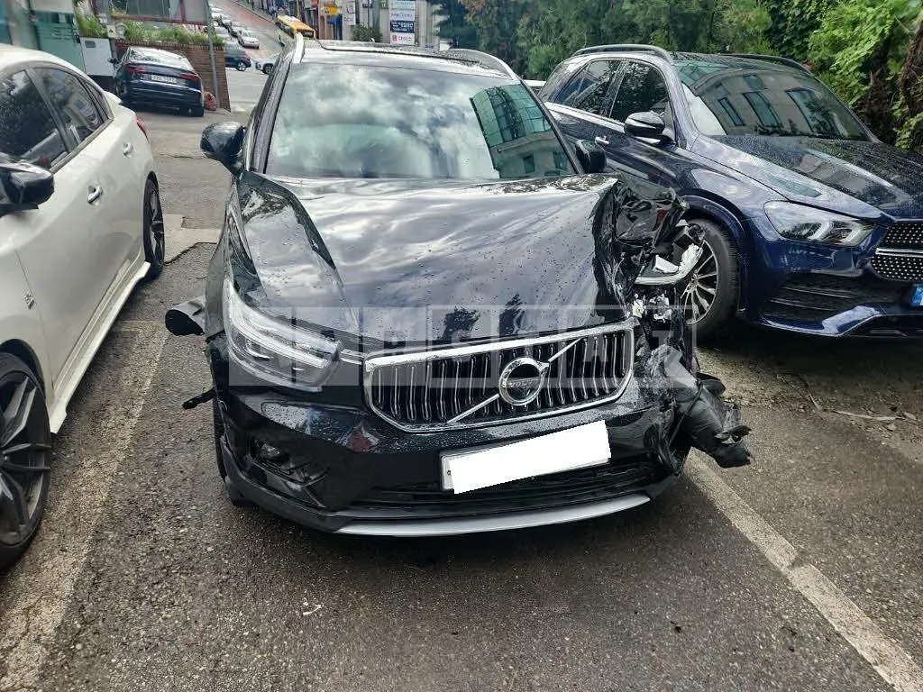 Photo 2 of 28: 2019 Volvo XC40T4 AWD, VIN YV1XZACACL2186623 — Korean insurance auction