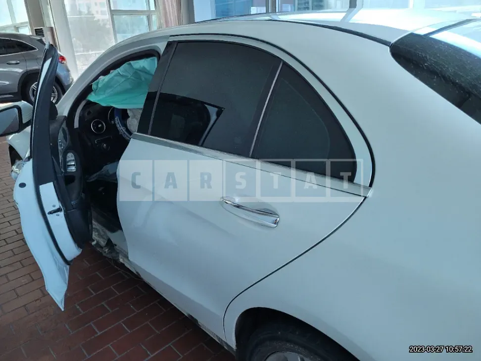 Photo 2 of 23: 2015 Mercedes-Benz C220 d 4Matic, VIN WDDWF0FB4GF236181 — Korean insurance auction