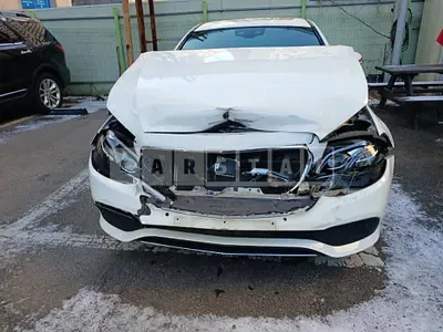 Photo 1 of 21: 2020 Mercedes-Benz E 300, VIN W1KZF4JBXLA817221 — Korean insurance auction