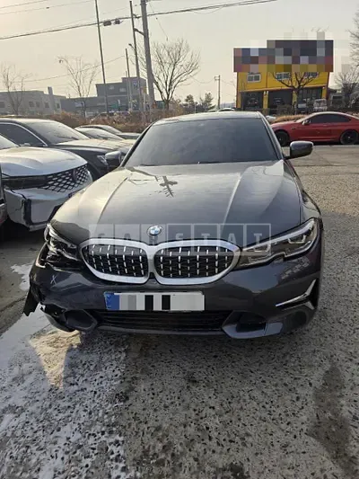 Photo 1 of 4: 2021 BMW 320i — Korean insurance auction