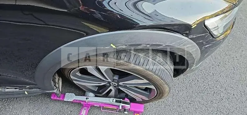Photo 2 of 34: 2021 Volvo V60CCB5 AWD — Korean insurance auction