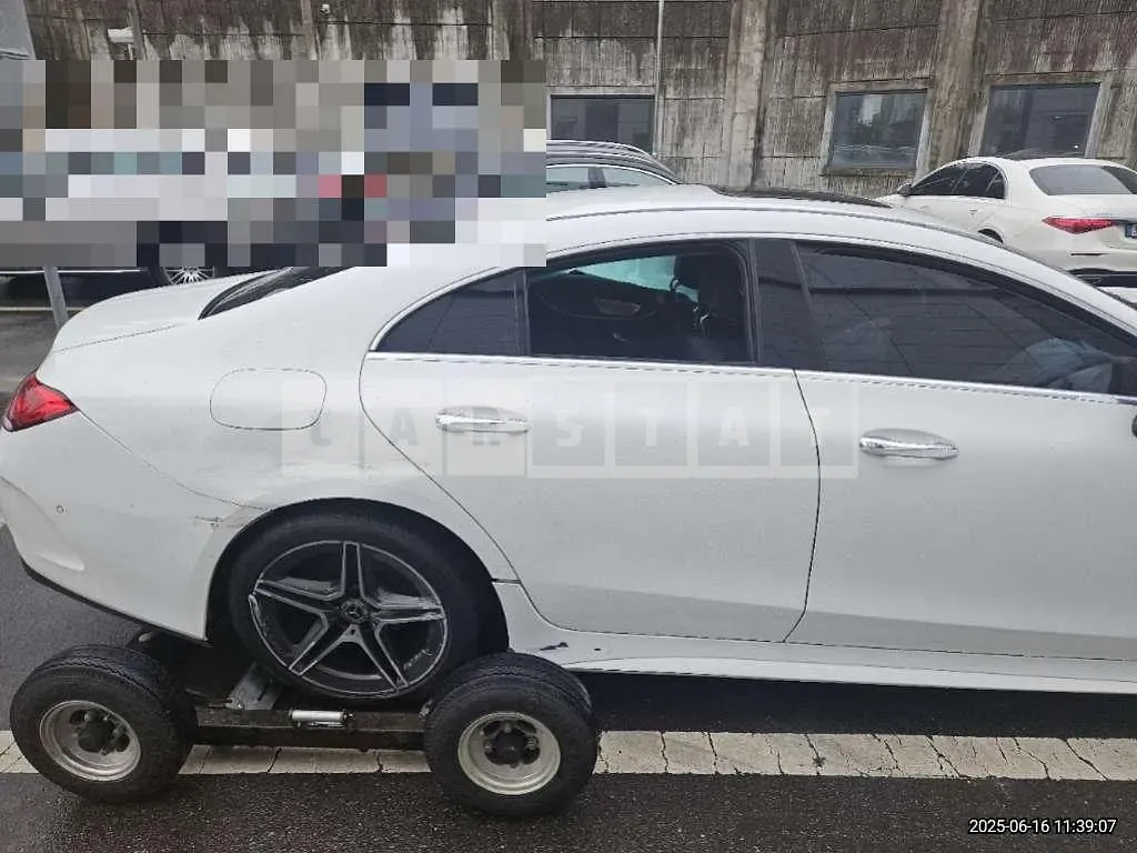 Photo 2 of 18: 2019 Mercedes-Benz CLS 300d — Korean insurance auction
