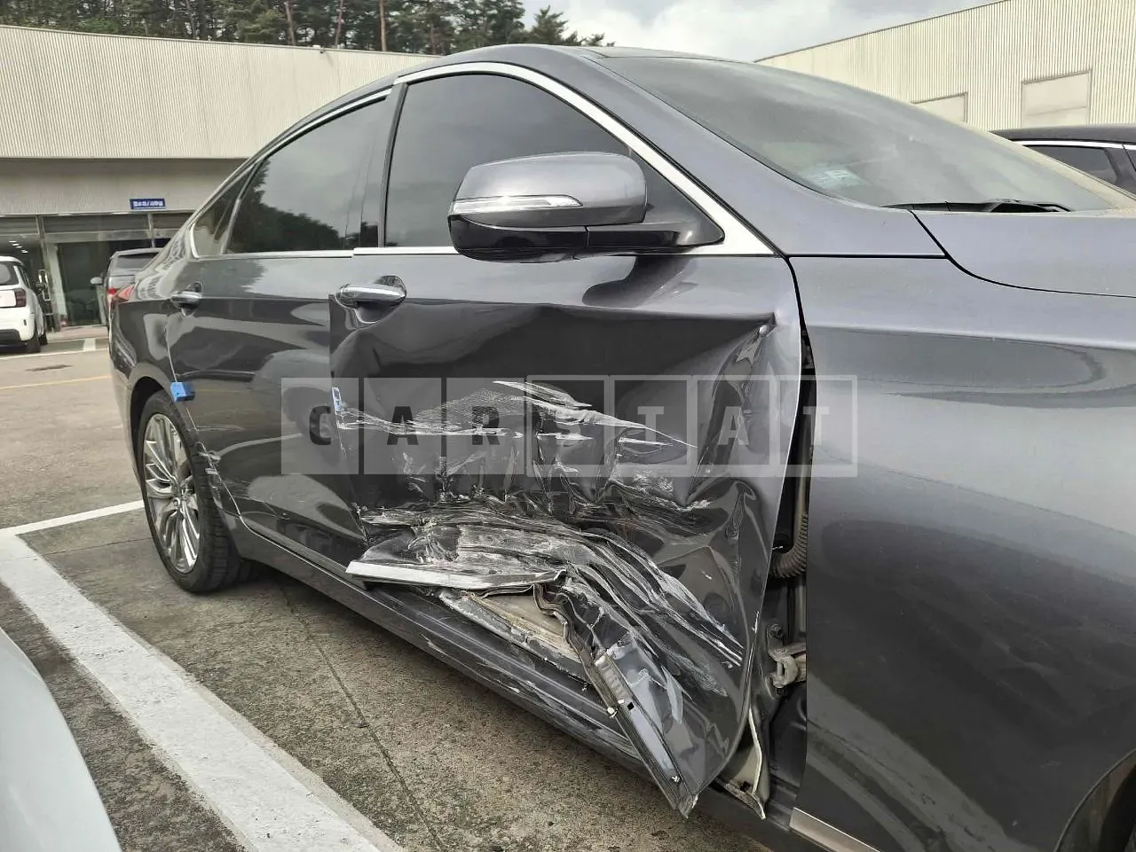 Photo 2 of 48: 2016 Hyundai Genesis 330, VIN KMHGM41DBGU169921 — Korean insurance auction