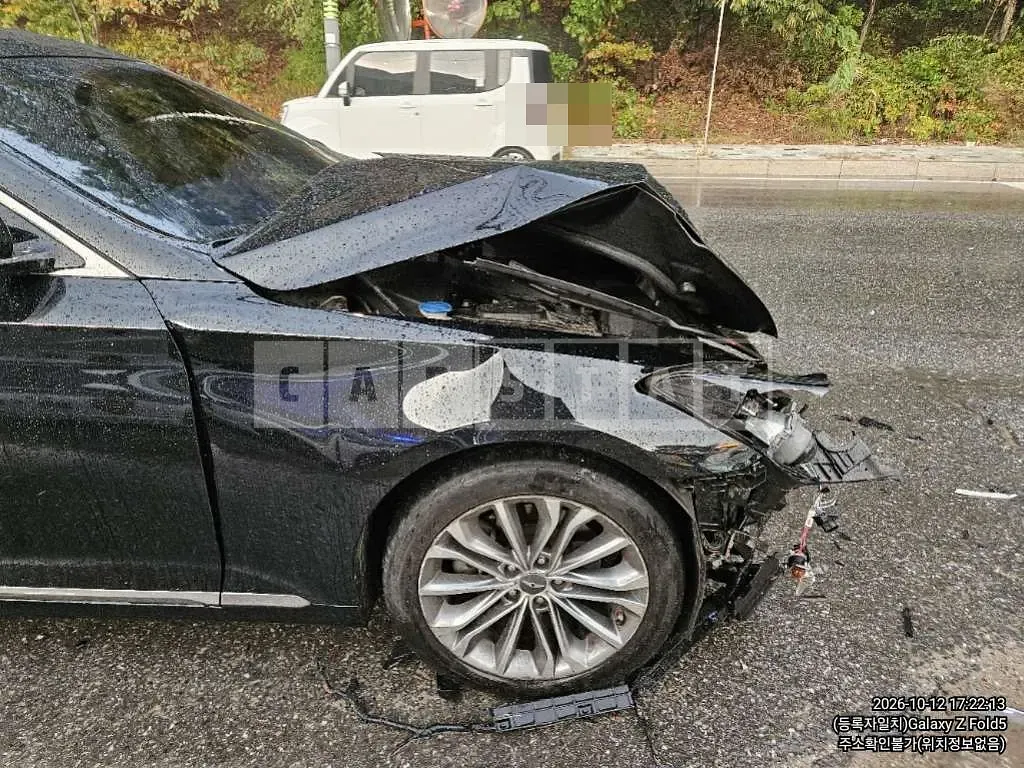 Photo 2 of 4: 2015 Genesis 3.3 — Korean insurance auction