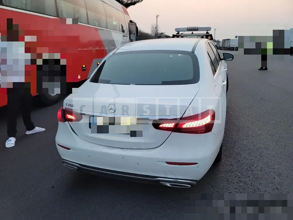 Photo 2 of 20: 2021 Mercedes-Benz E250 — Korean insurance auction