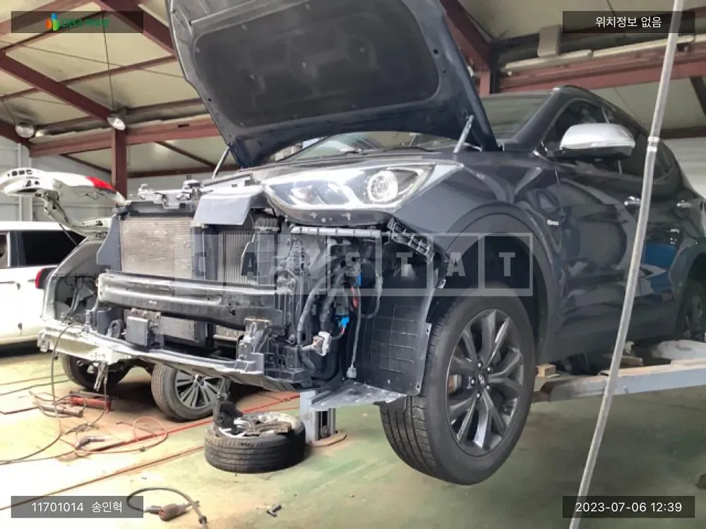 Photo 2 of 18: 2016 Hyundai Santa Fe, VIN KMHSW81UDHU711353 — Korean insurance auction