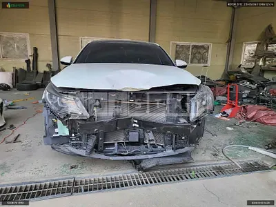 Photo 1 of 14: 2017 Kia K5, VIN KNAGW411BJA225253 — Korean insurance auction