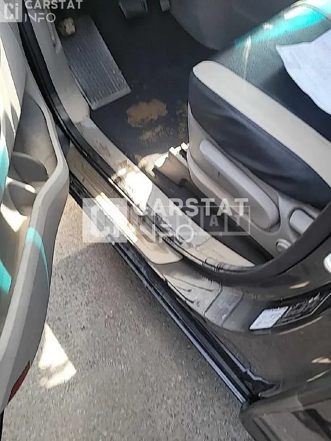 Photo 2 of 10: 2015 Kia All New Carnival 2.2 (Diesel, 9 -Seater) — Korean insurance auction