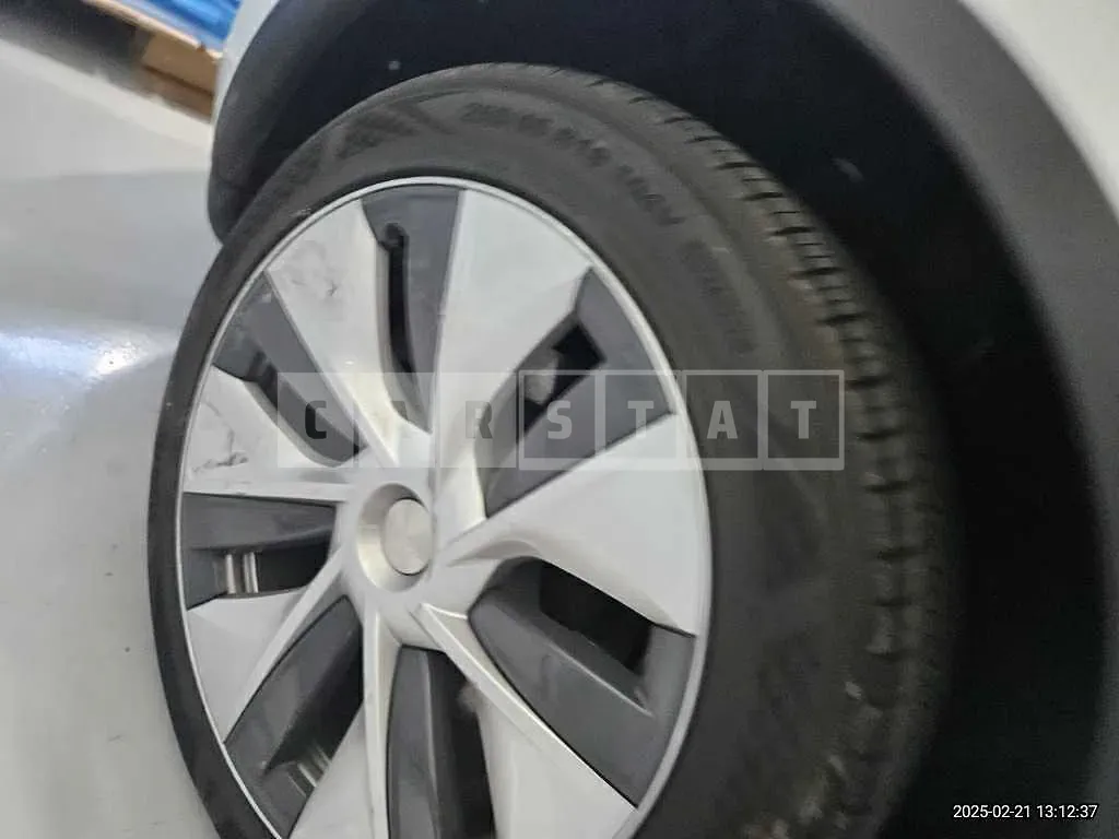 Photo 2 of 2: 2024 Tesla (parts) Model Y RWD Wheels — Korean insurance auction