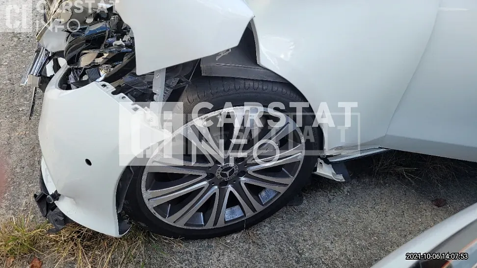 Photo 2 of 16: 2018 Mercedes-Benz E400 4Matic, VIN WDDZF6GB7JA417780 — Korean insurance auction