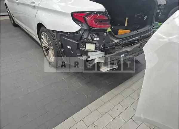 Photo 2 of 9: 2022 BMW 520i — Korean insurance auction