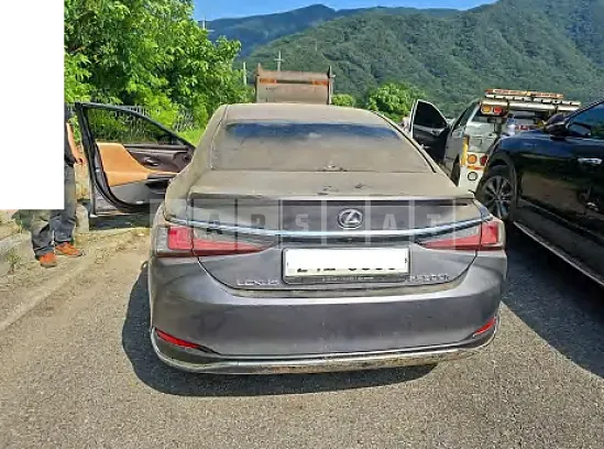 Photo 2 of 13: 2019 Lexus ES300h — Korean insurance auction
