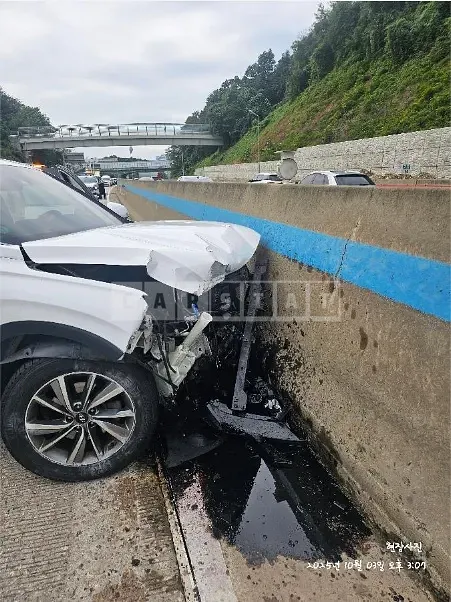 Photo 2 of 6: 2018 Hyundai Santa Fe TM — Korean insurance auction