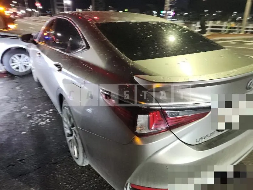 Photo 2 of 13: 2018 Lexus ES300h — Korean insurance auction