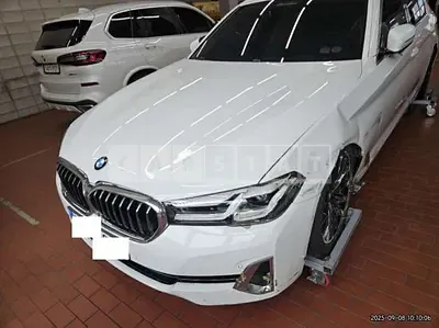 Photo 1 of 50: 2022 BMW 520i — Korean insurance auction