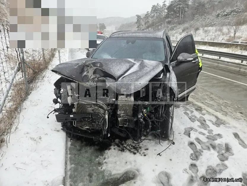 Photo 3 of 3: 2019 Hyundai Santa Fe TM 2.0 4WD, VIN KMHS281BDLU234972 — Korean insurance auction