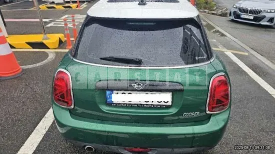 Photo 2 of 10: 2021 MINI Cooper Five-Door — Korean insurance auction