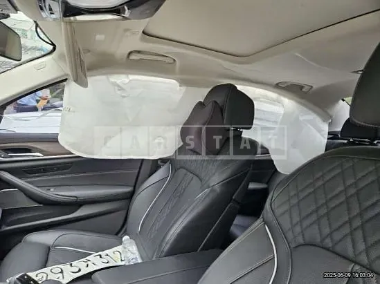 Photo 2 of 12: 2023 BMW 530e — Korean insurance auction