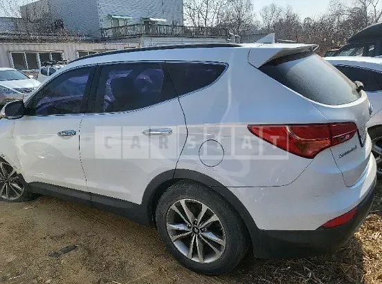 Photo 2 of 11: 2015 Hyundai Santa Fe, VIN KMHSW81UBFU487441 — Korean insurance auction