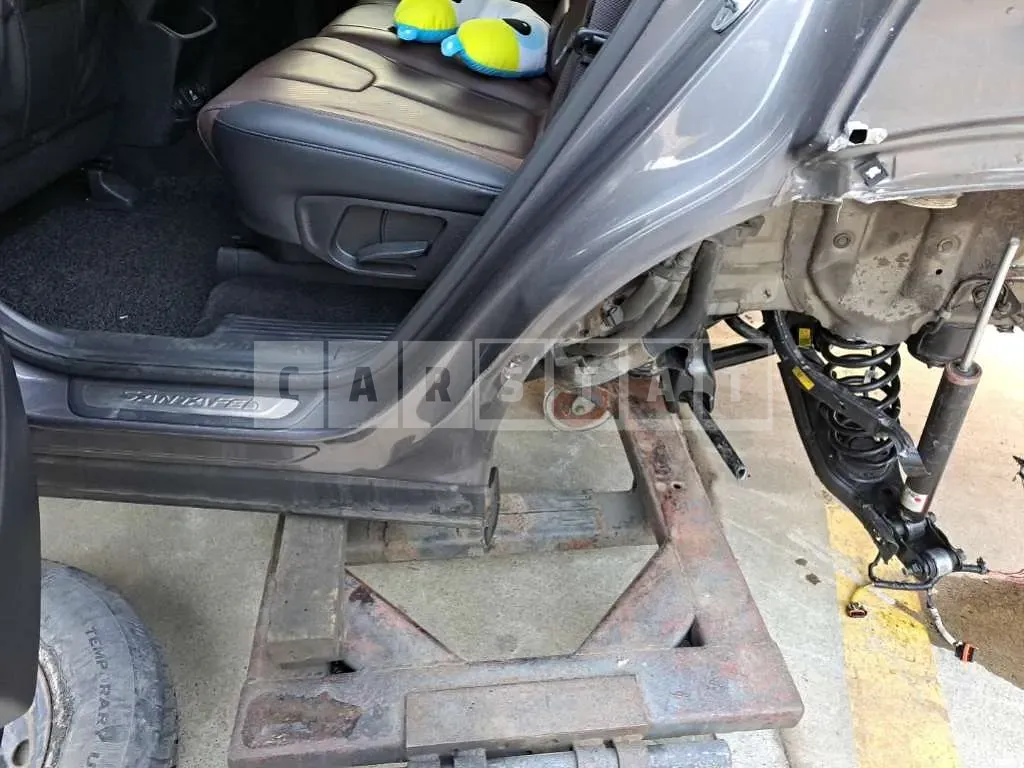 Photo 2 of 16: 2019 Hyundai Santa Fe, VIN KMHS581CBKU116989 — Korean insurance auction