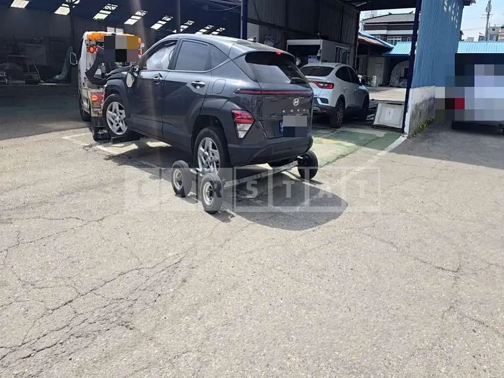 Photo 2 of 12: 2023 Hyundai Kona Gasoline — Korean insurance auction