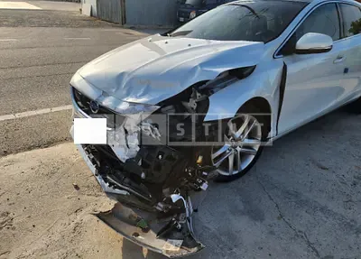 Photo 1 of 7: 2016 Volvo V40 D4 — Korean insurance auction