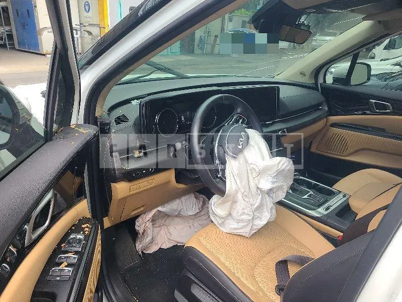 Photo 2 of 13: 2023 Kia Carnival Gasoline 3.5 — Korean insurance auction