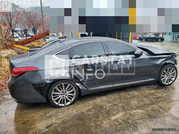 Photo 2 of 7: 2018 Genesis G80 3.3 — Korean insurance auction