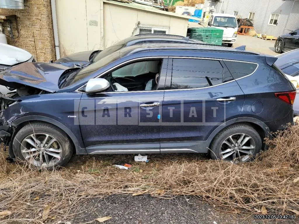Photo 2 of 19: 2018 Hyundai Santa Fe, VIN KMHSW81UBJU821481 — Korean insurance auction