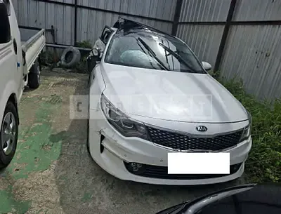 Photo 1 of 15: 2018 Kia K5 — Korean insurance auction