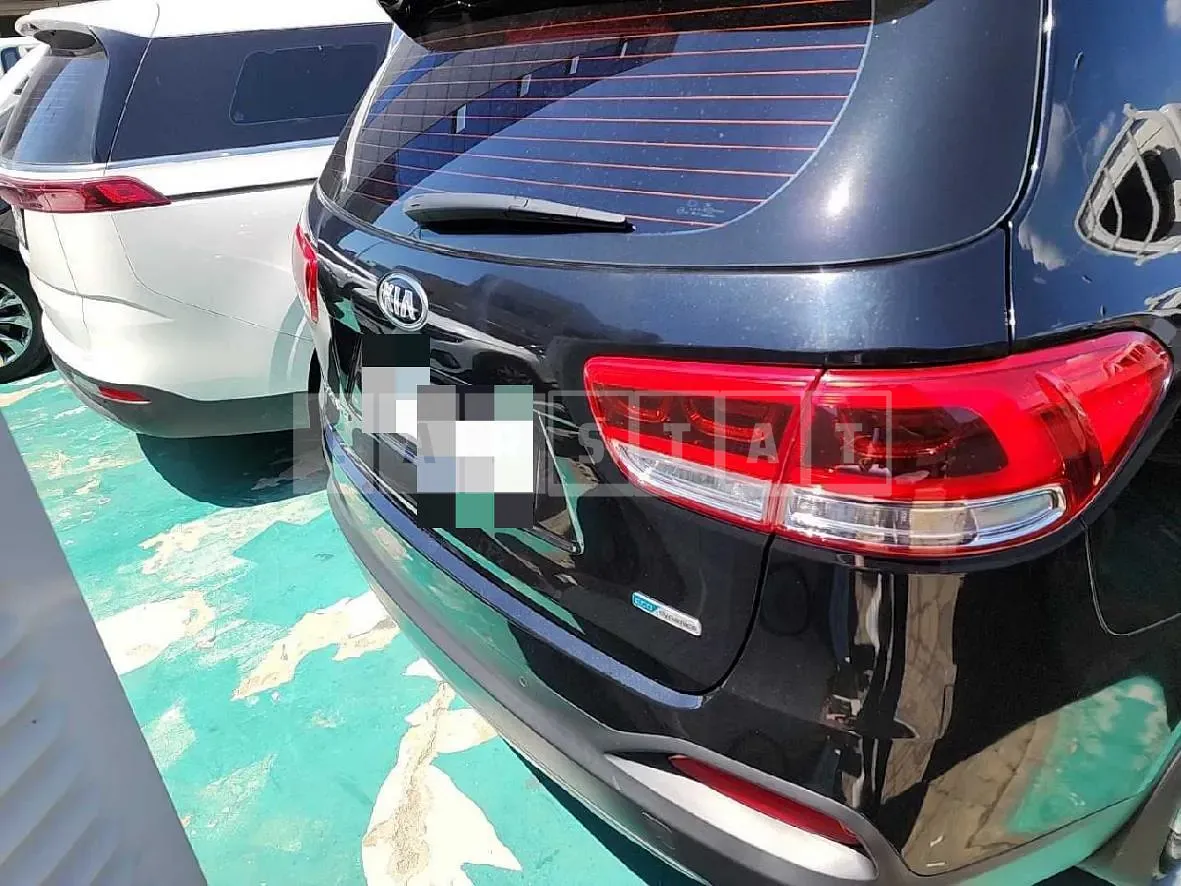 Photo 2 of 12: 2016 Kia Sorento, VIN KNAPH81ABGA217744 — Korean insurance auction