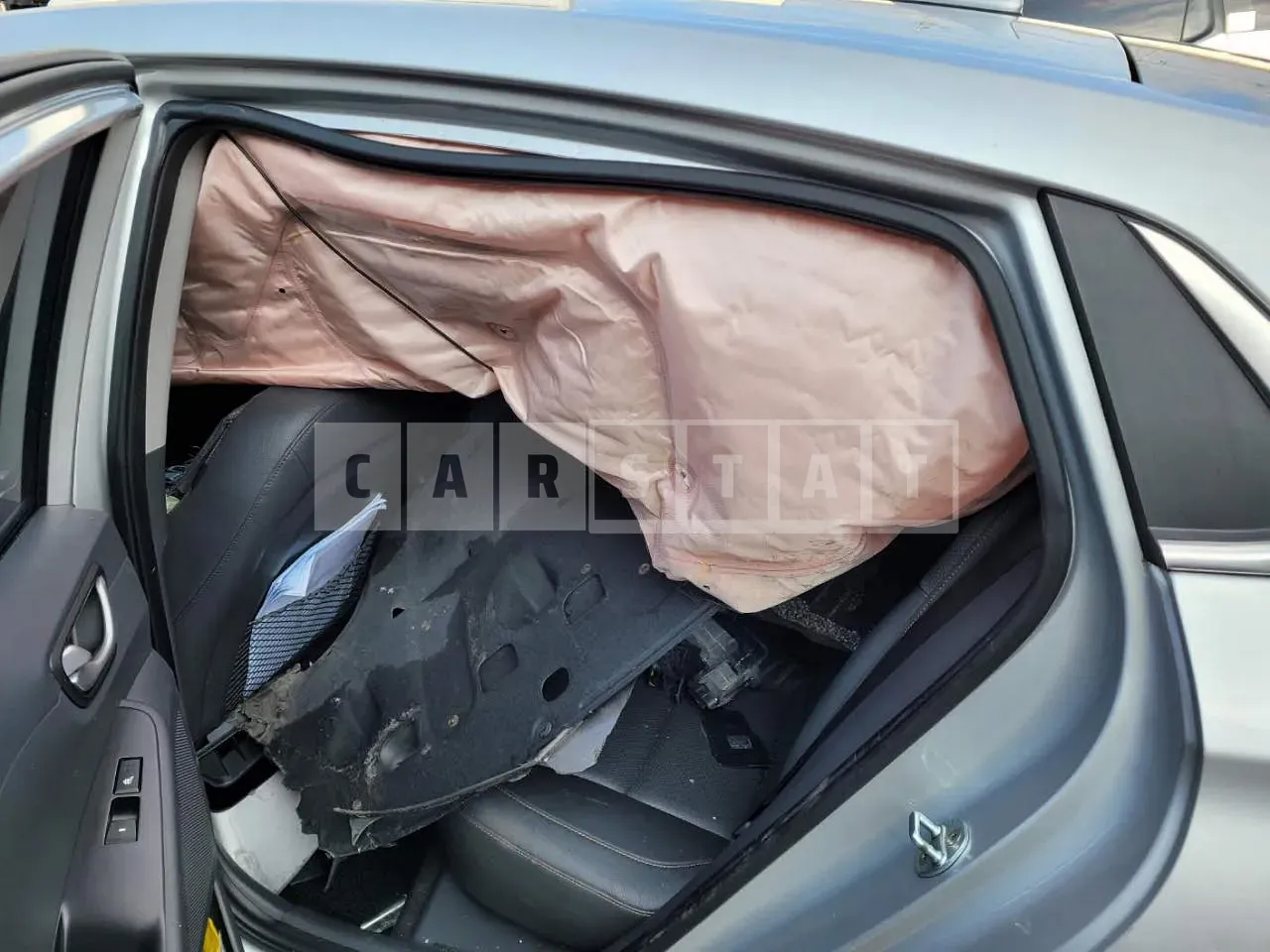 Photo 2 of 9: 2017 Hyundai IONIQ Electric, VIN KMHC051HFJU014142 — Korean insurance auction