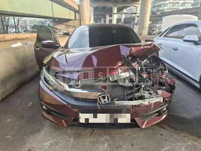 Photo 1 of 13: 2017 Honda Civic 4d — Korean insurance auction