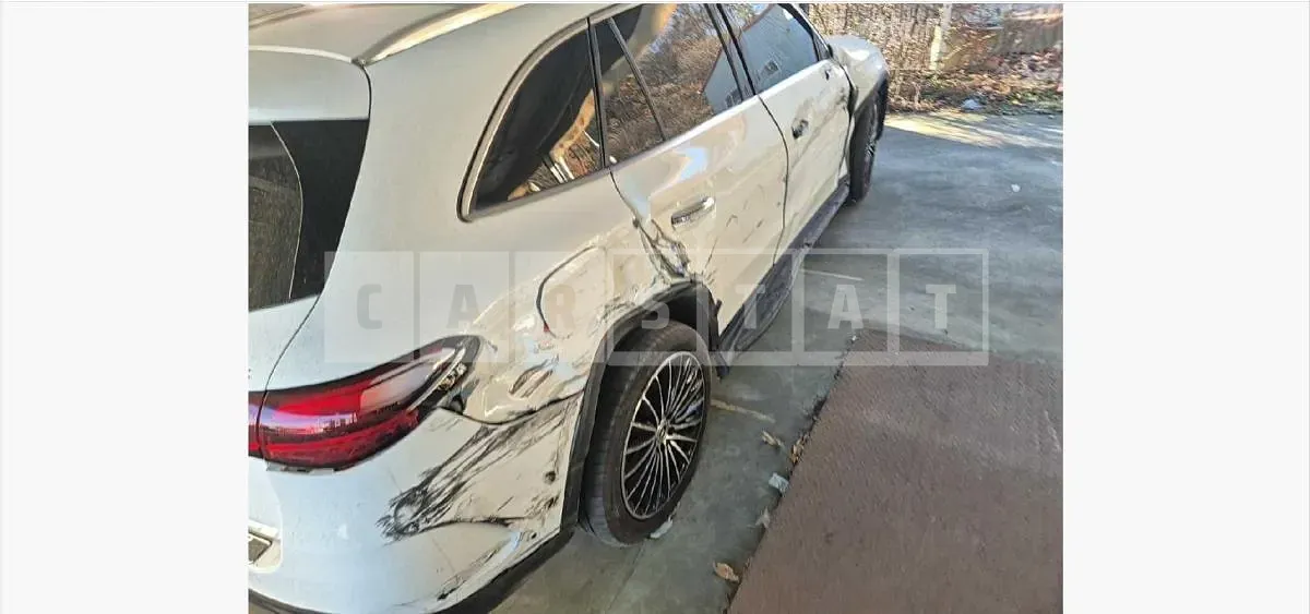 Photo 2 of 11: 2024 Mercedes-Benz GLC300 4Matic — Korean insurance auction