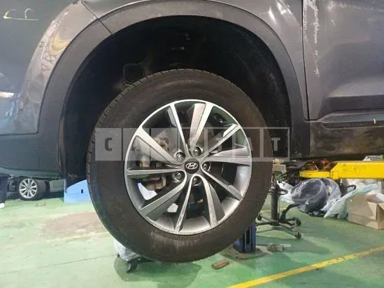 Photo 2 of 36: 2019 Hyundai Santa Fe, VIN KMHS281BBKU151043 — Korean insurance auction