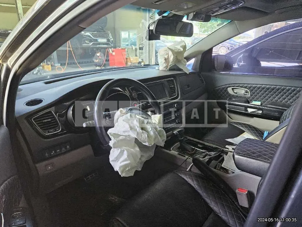 Photo 2 of 11: 2017 Kia Carnival — Korean insurance auction