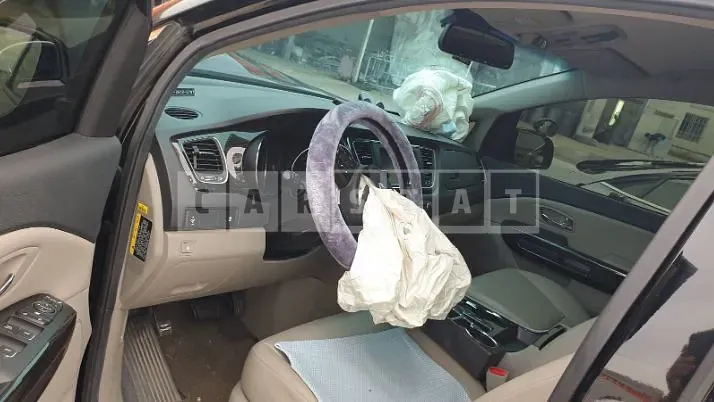 Photo 2 of 8: 2019 Kia Carnivals — Korean insurance auction