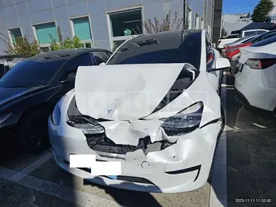 Photo 1 of 13: 2024 Tesla Model Y RWD, VIN LRWYGCFS1RC562457 — Korean insurance auction