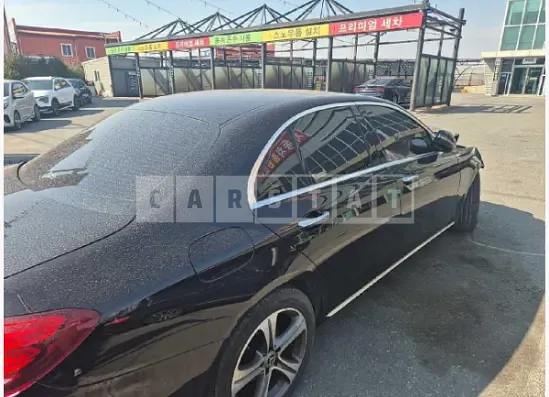 Photo 2 of 30: 2019 Mercedes-Benz E220d — Korean insurance auction