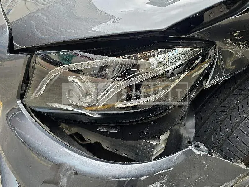 Photo 2 of 45: 2019 Mercedes-Benz E300 4Matic, VIN WDDZF4KB6KA659330 — Korean insurance auction