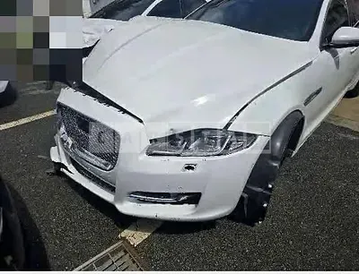 Photo 1 of 18: 2016 Jaguar XJ 3.0d, VIN SAJAA2296GNV93967 — Korean insurance auction