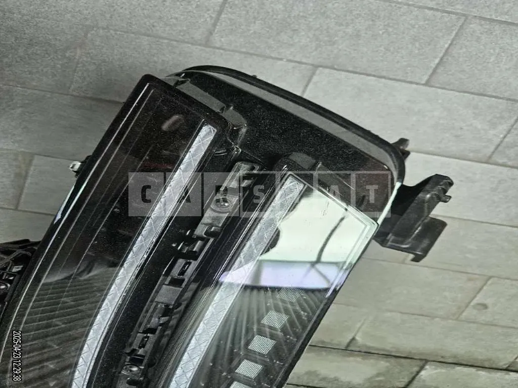Photo 3 of 3: 2024 Genesis (parts) G80 Headlamp — Korean insurance auction