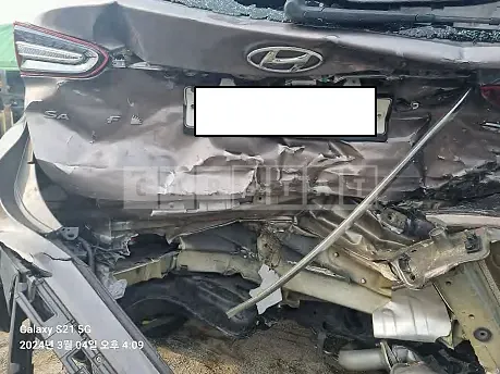 Photo 2 of 25: 2019 Hyundai Santa Fe, VIN KMHS281BBKU002601 — Korean insurance auction