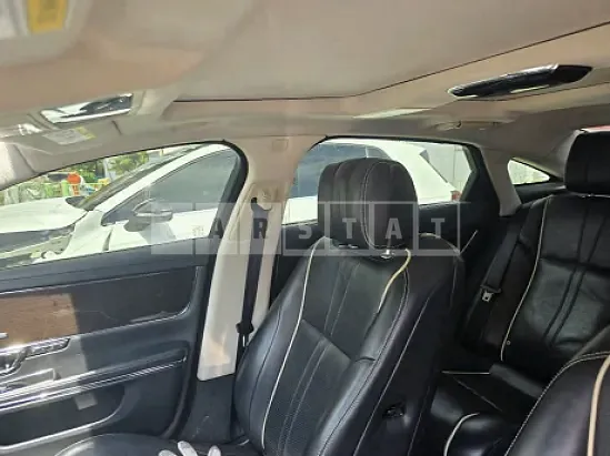 Photo 2 of 18: 2016 Jaguar XJ 3.0d, VIN SAJAA2296GNV93967 — Korean insurance auction