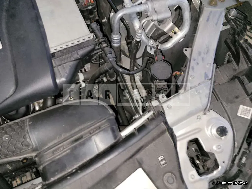 Photo 2 of 25: 2019 Mercedes-Benz E 300, VIN WDDZF4JBXKA688170 — Korean insurance auction