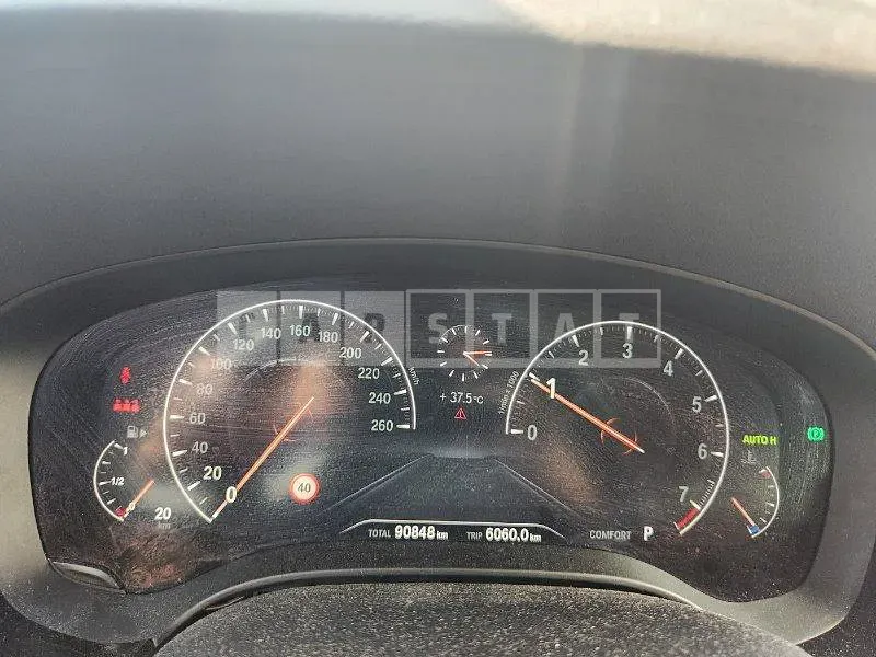 Photo 2 of 18: 2019 BMW 520i Luxury — Korean insurance auction